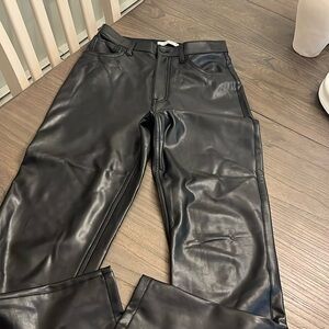 Abercrombie & Fitch The 90s Straight Ultra High Rise Sz 28 Vegan leather black